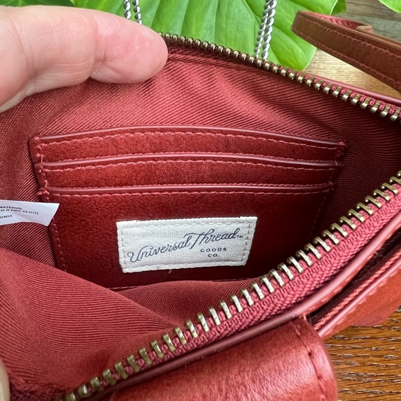 Universal Threads Wristlet - Picture 3 of 4